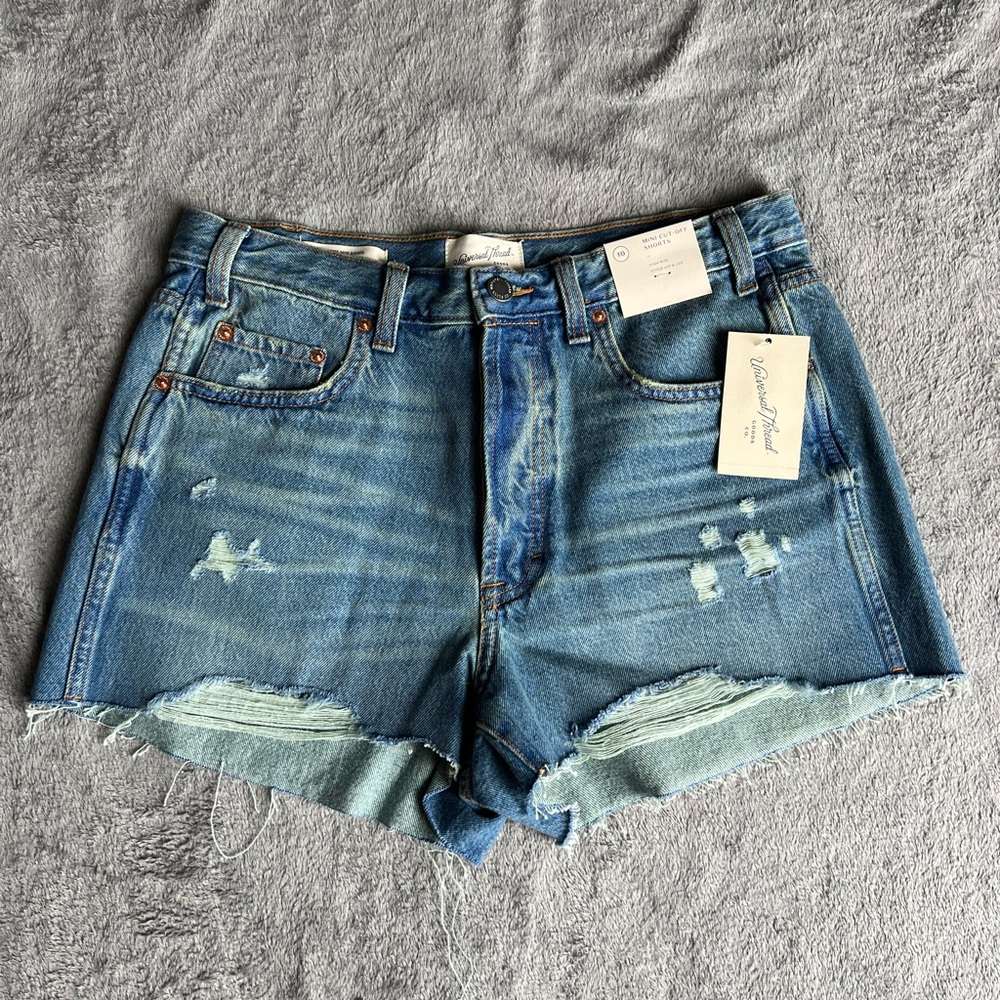 Universal Thread Shorts